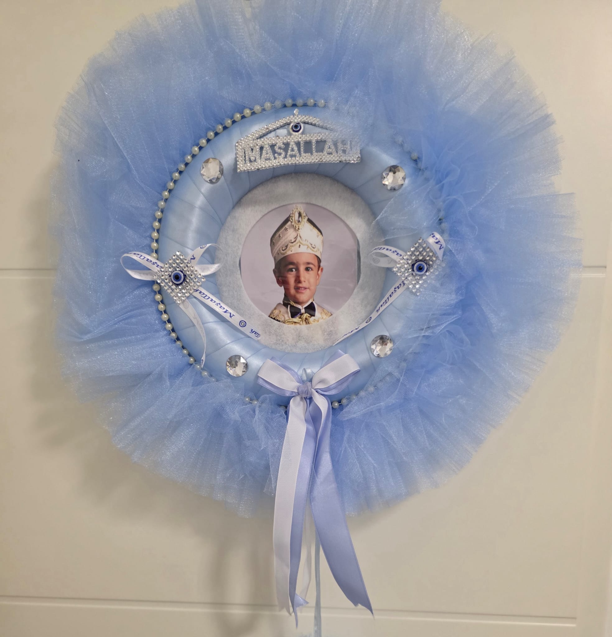 Sünnet Feier Deko – Hellblauer Türkranz mit Tüll & Strass / Silber