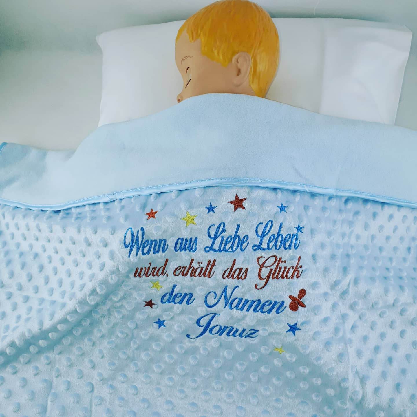 Personalisierte Babydecke mit Wunschtext Minky | Bestickt - Minas Baby Paradies
